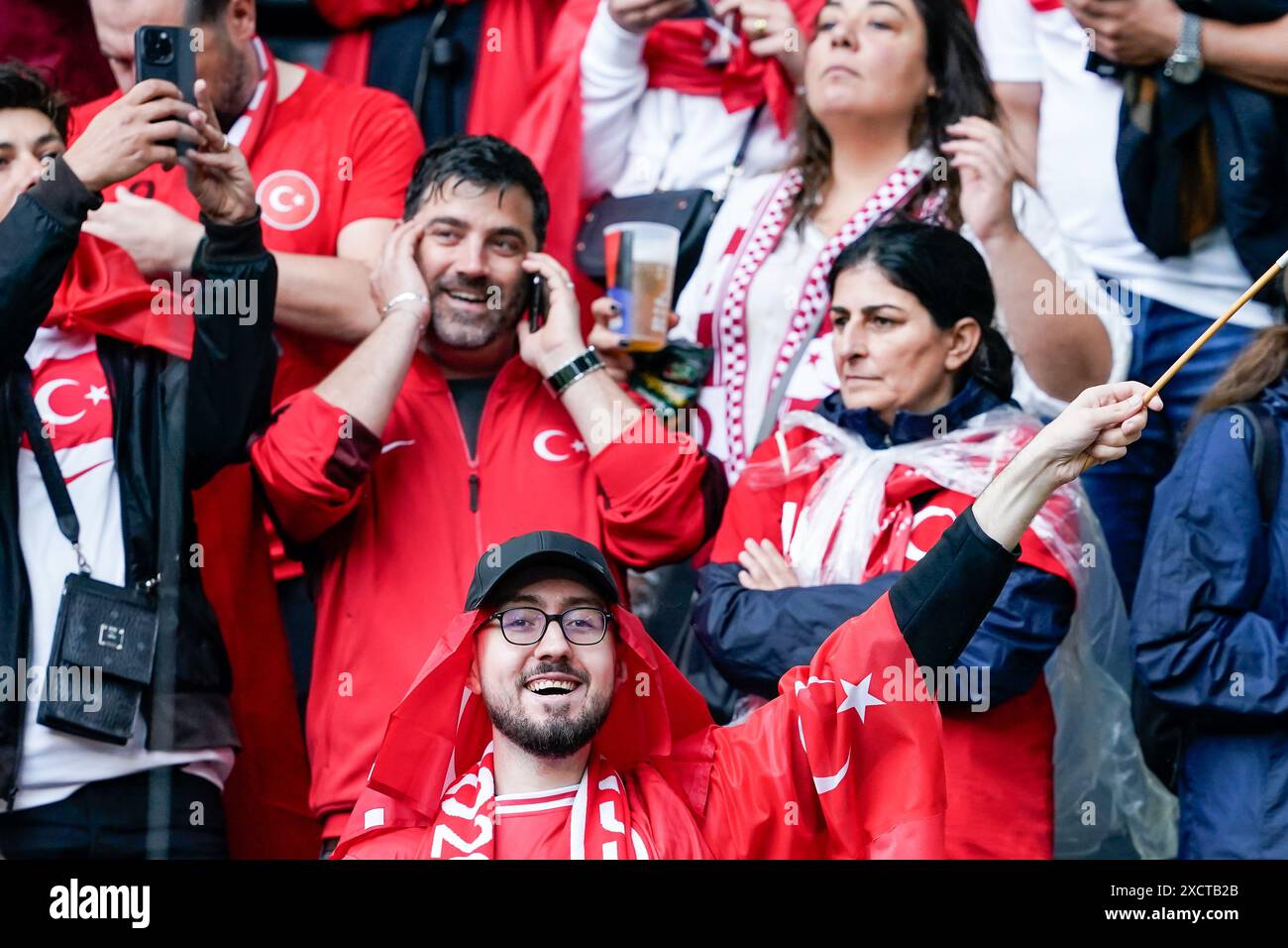 Dortmund, Allemagne. 18 juin 2024. Dortmund, Allemagne, 18 juin 2024 : les fans de Turkiye lors du match de football UEFA EURO 2024 Allemagne du Groupe F entre Turkiye et la Géorgie au BVB Stadion Dortmund à Dortmund, Allemagne. (Daniela Porcelli/SPP) crédit : SPP Sport Press photo. /Alamy Live News Banque D'Images