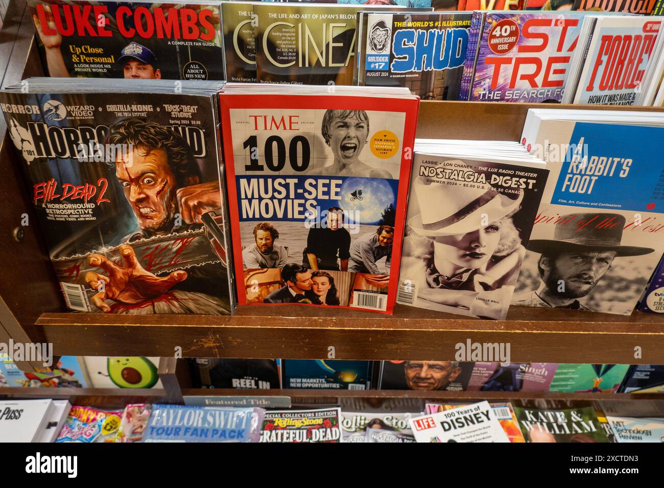 Barnes & Noble Booksellers sur la Cinquième Avenue à New York propose une large sélection de livres, magazines, musiques et jeux. USA 2024 Banque D'Images