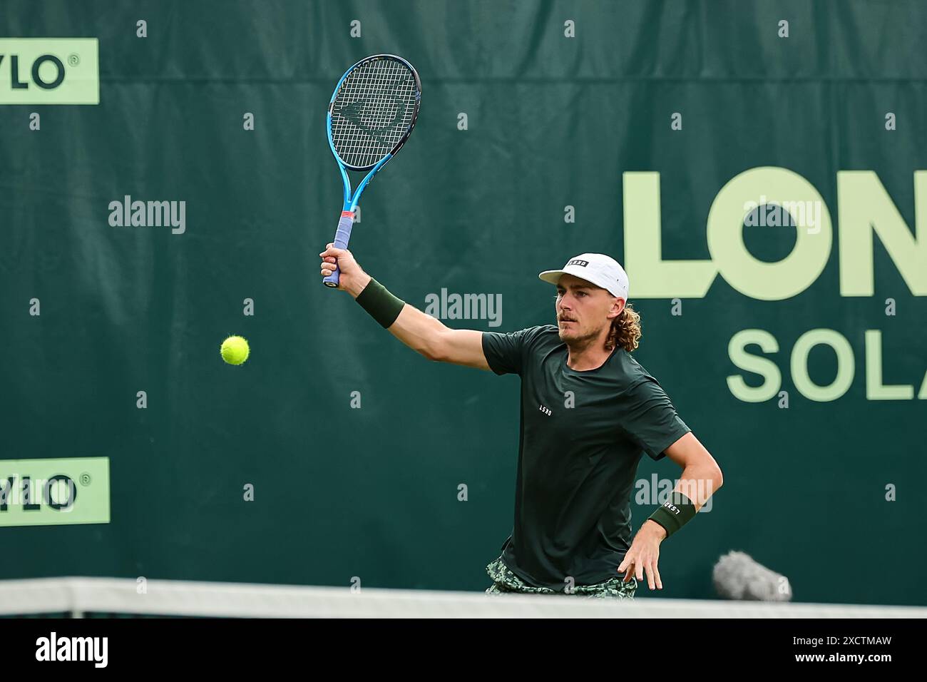 Halle Westf, Westfalen, Deutschland. 18 juin 2024. Max Purcell (AUS) sert pendant le 31. TERRA WORTMANN OPEN, ATP500 - Tennis pour hommes (crédit image : © Mathias Schulz/ZUMA Press Wire) USAGE ÉDITORIAL SEULEMENT! Non destiné à UN USAGE commercial ! Banque D'Images