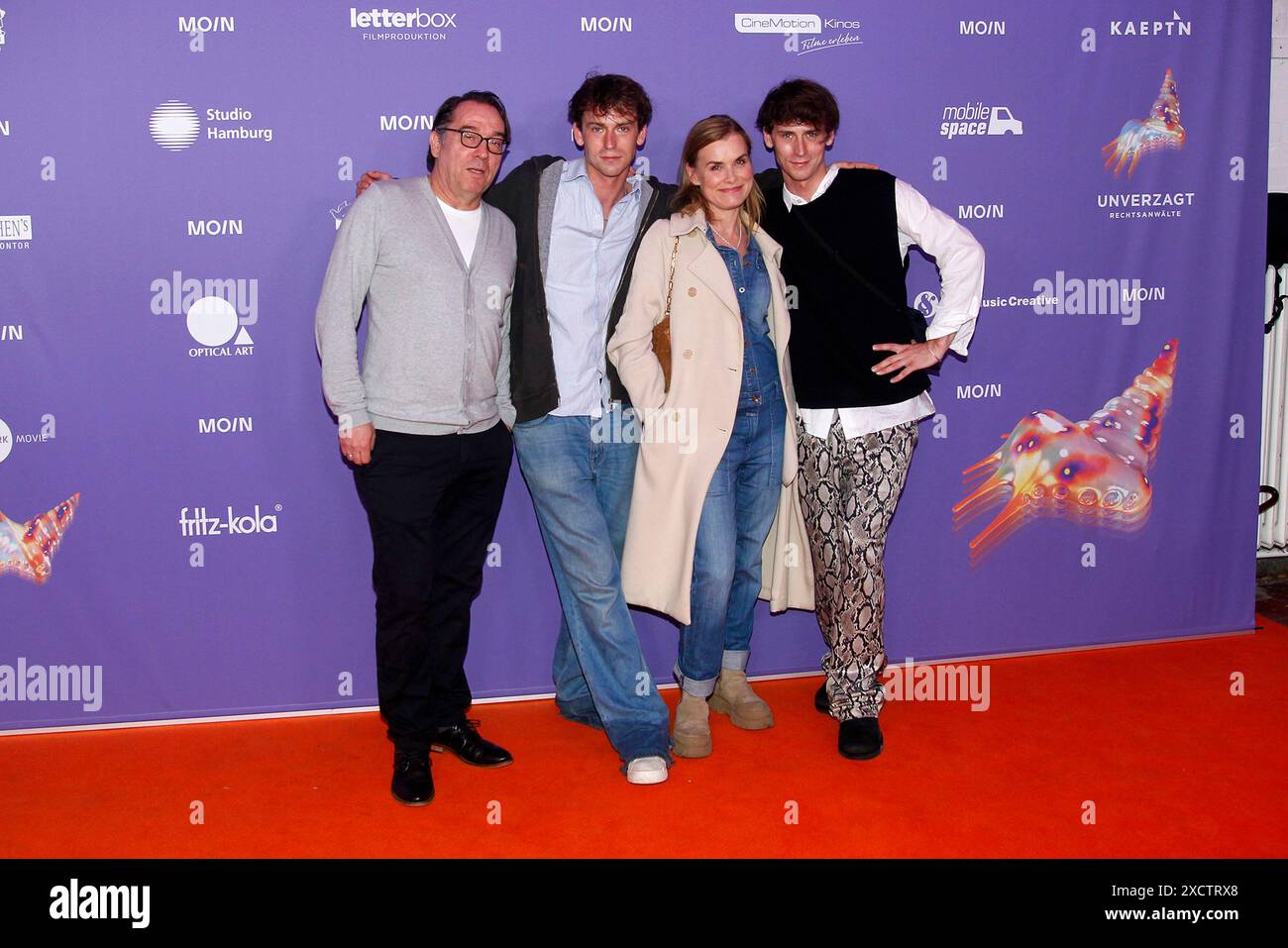 Albrecht Ganzkopf, Emil Belton, Andrea Luedke und Oskar Belton beim moin Mittsommer Jahresempfang der Filmfoerderung von Hamburg und Schleswig-Holstei Banque D'Images