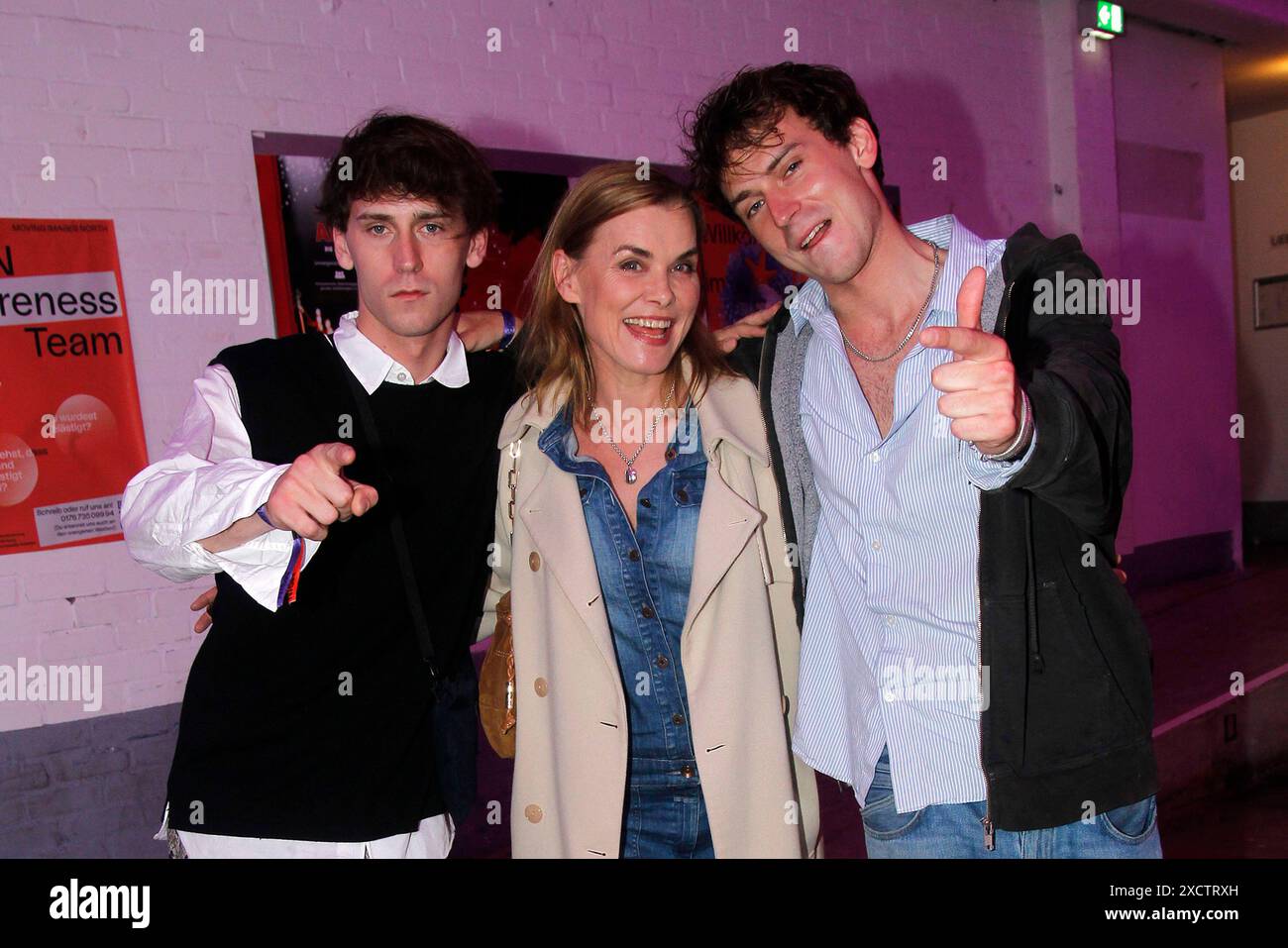 Oskar Belton, Andrea Luedke und Emil Belton beim moin Mittsommer Jahresempfang der Filmfoerderung von Hamburg und Schleswig-Holstein AM 18.06.2024 in Banque D'Images