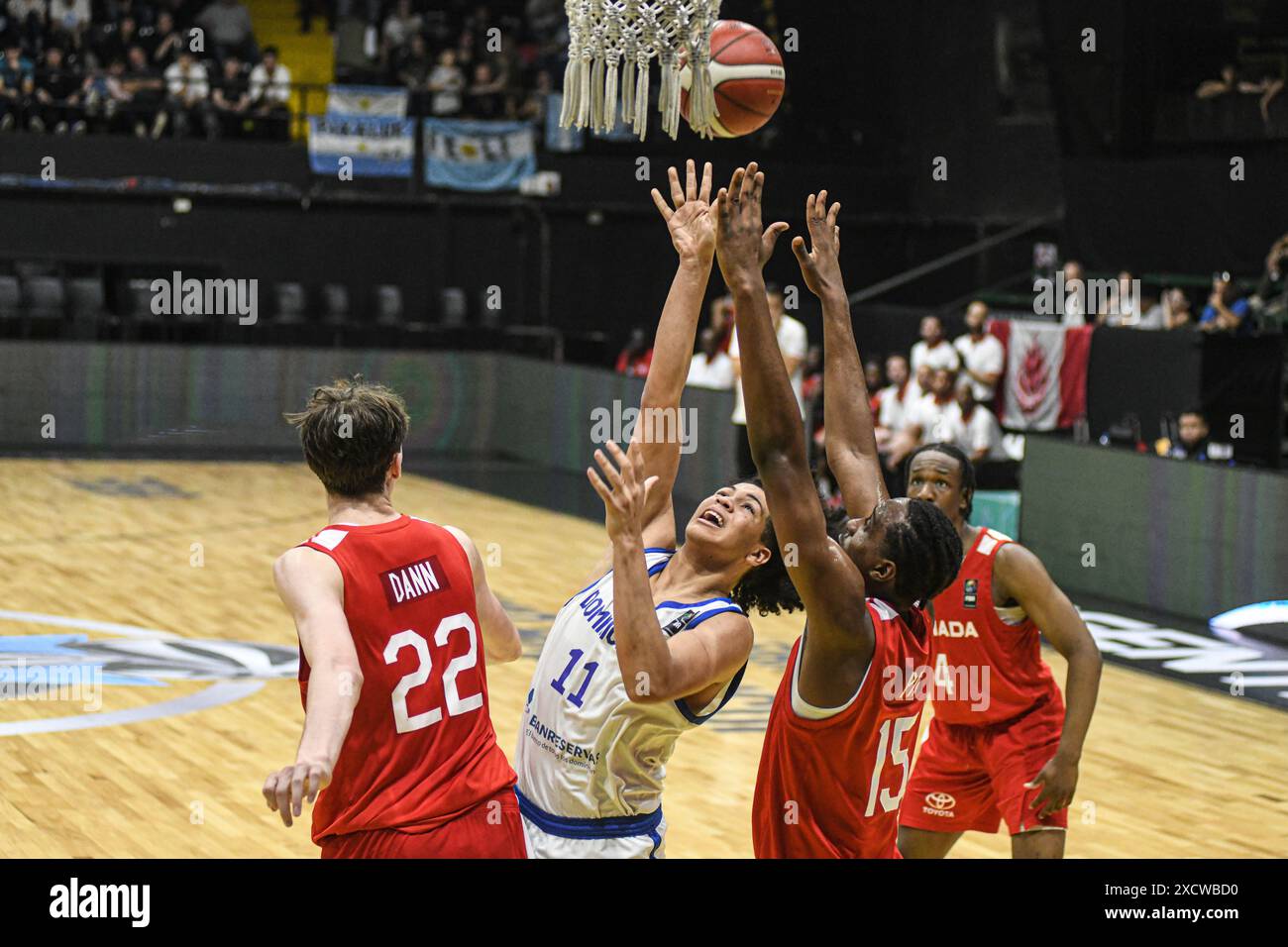 Wilmer de la Rosa (République Dominicaine) contre le Canada. FIBA Basketball Americup U18 - Buenos Aires 2024 Banque D'Images