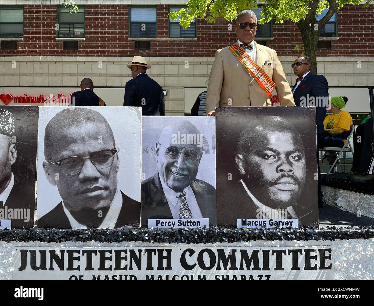 New York, N.Y. - 15 juin 2024 : participants à la 31e édition annuelle de Harlem Junetenth Celebration Parade, organisée par Masjid Malcom Shabazz. Junetenth est un jour férié fédéral consacré à la fin de l'esclavage aux États-Unis le 19 juin 1865, lorsque le major-général Gordon Granger ordonna l'application définitive de la Proclamation d'émancipation au Texas à la fin de la guerre de Sécession. Banque D'Images