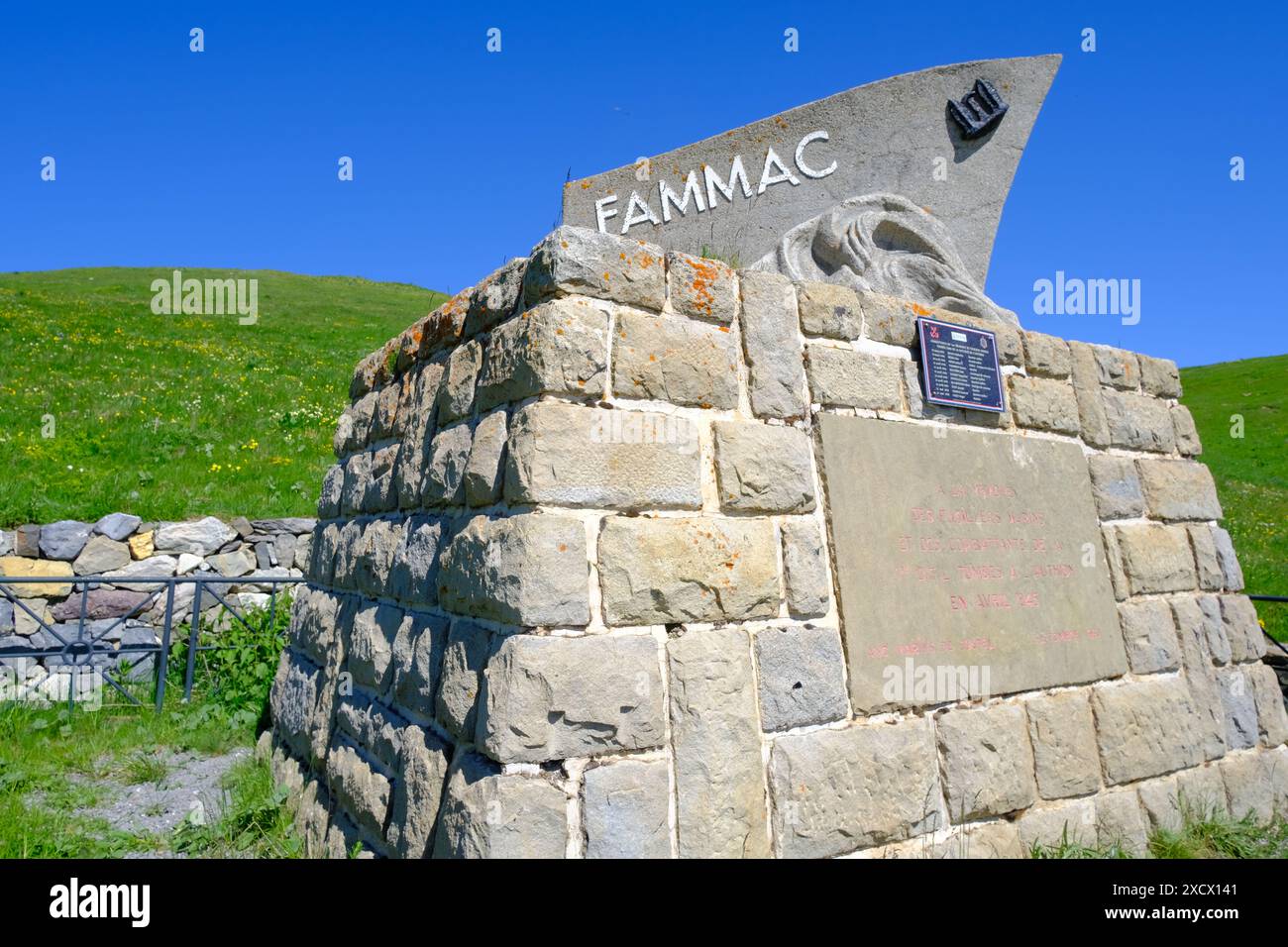 Monument construit dans le Parc National du Mercantour en hommage aux fusils de marine tombés dans les batailles des Authions, département des Alpes-Maritimes Banque D'Images