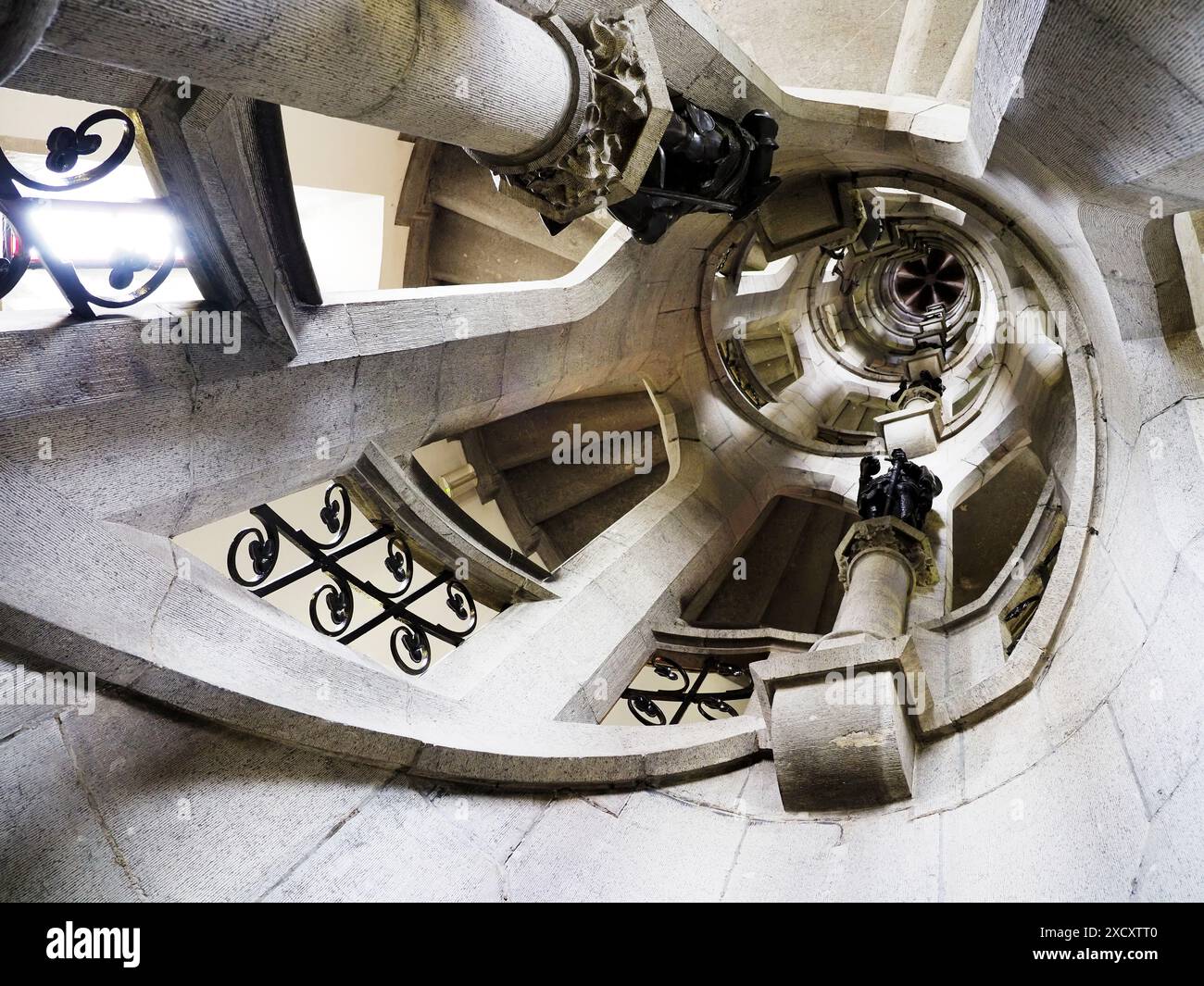 Escalier en colimaçon à la porte de Hal porte de Hal porte médiévale maintenant un musée à Bruxelles Belgique Banque D'Images