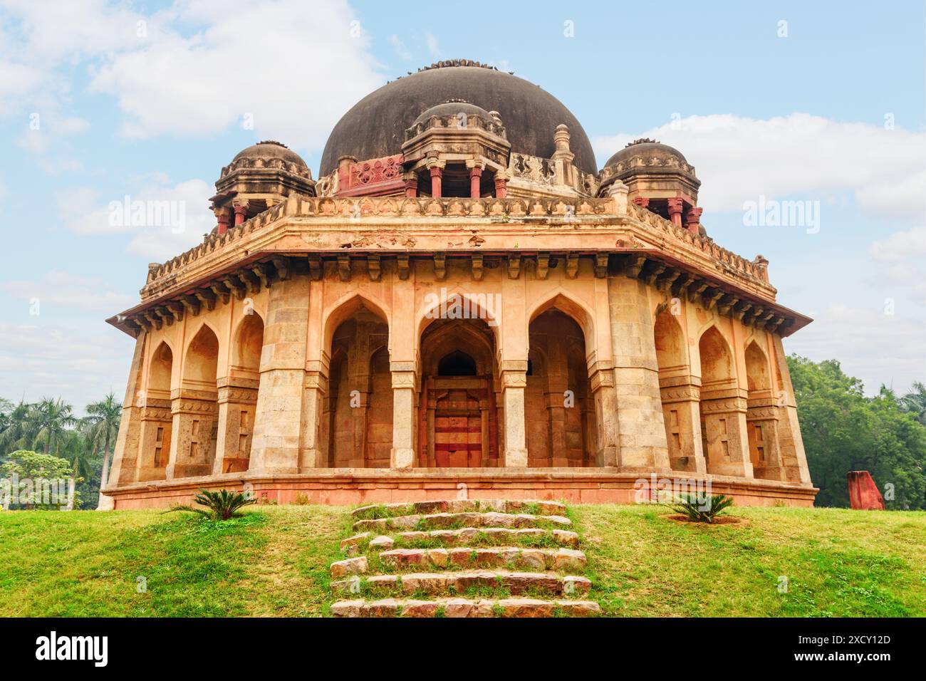 Vue imprenable sur la tombe de Muhammad Shah à Lodi Gardens à Delhi, Inde. Les jardins sont une attraction touristique populaire de l'Asie du Sud. Banque D'Images