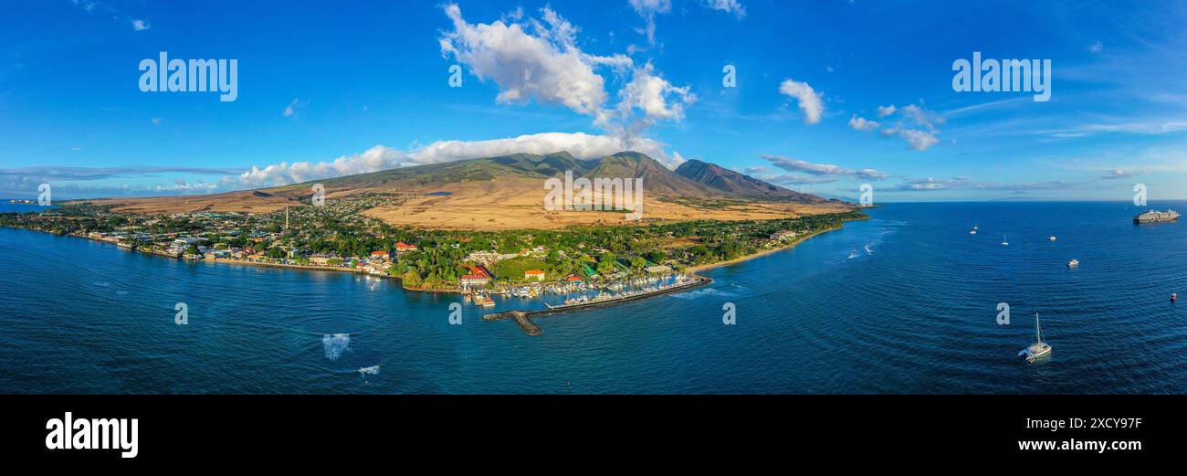 Vue aérienne de la ville sur la rive de l'île de Maui, Lahaina, Hawaii, USA Banque D'Images