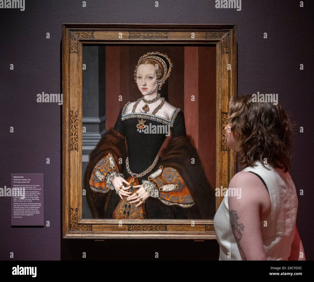 National Portrait Gallery, Londres, Royaume-Uni. 19 juin 2024. L’exposition six Lives, The Stories of Henry VIII’s Queens (20 juin-8 septembre) raconte la représentation de Katherine d’Aragon, Anne Boleyn, Jane Seymour, Anne de Clèves, Katherine Howard et Katherine Parr à travers l’histoire et la culture populaire au cours des siècles qui ont suivi leur vie. Image : Katherine Parr attribuée à Maître John, v. 1547-8. Collection privée, Londres. Crédit : Malcolm Park/Alamy Live News Banque D'Images