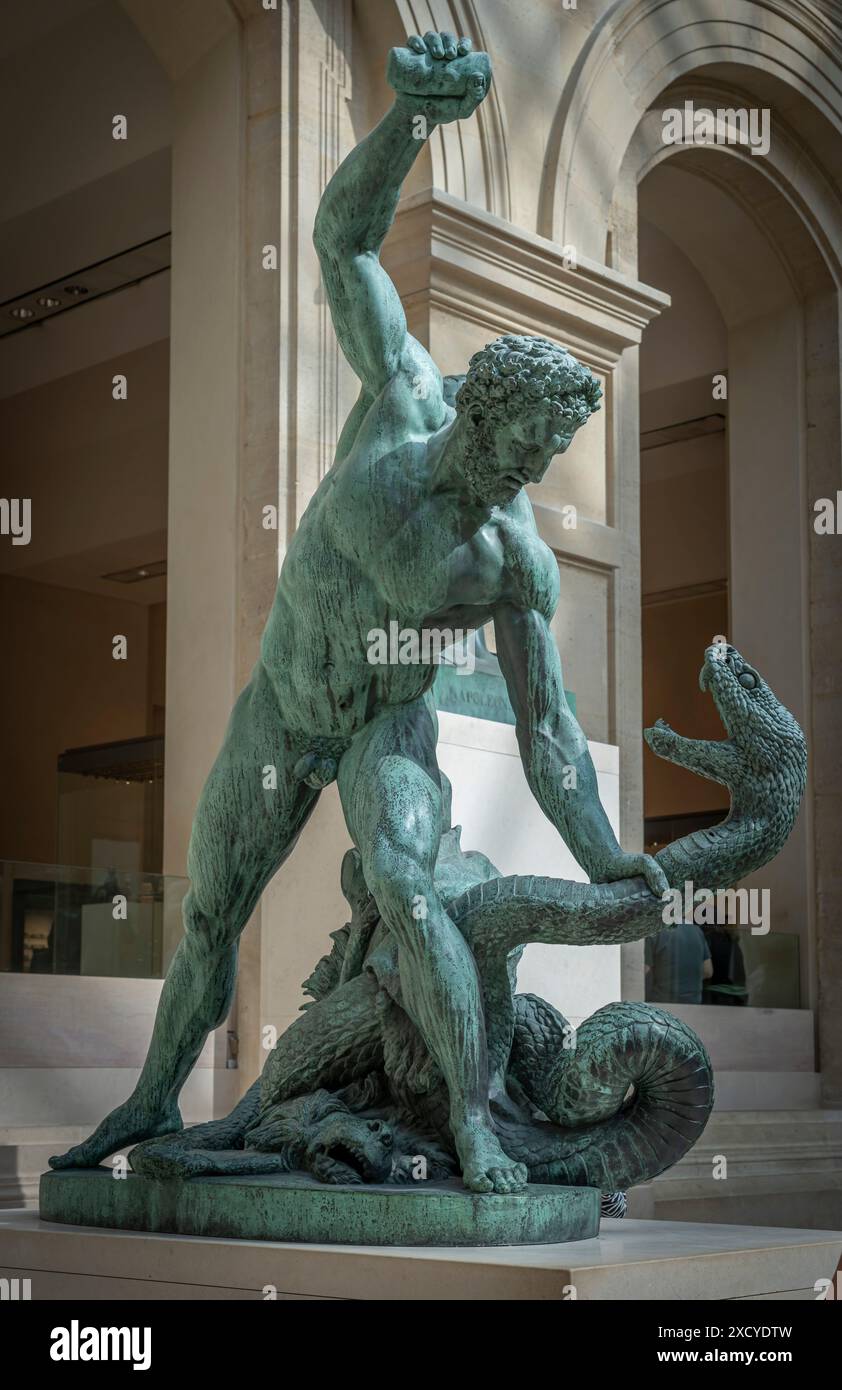 Paris, France - 06 14 2024 : Musée du Louvre. Hercule combattant Achelous transformé en serpent sculpté par François-Joseph Bosio Banque D'Images