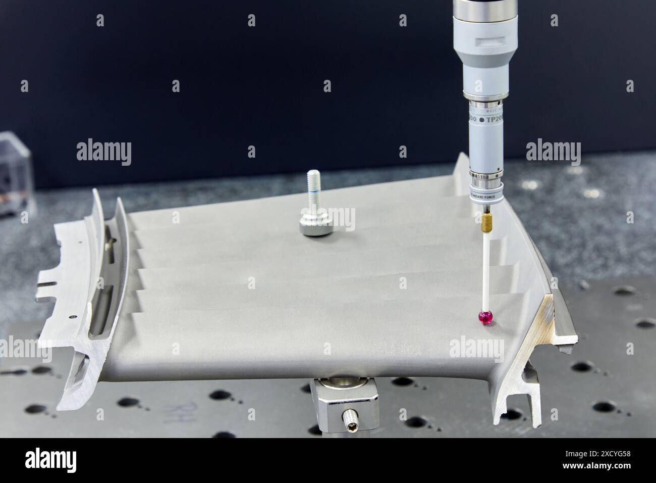 CMM, machine de mesure des coordonnées, machine de mesure des dimensions d'entretien. Métrologie innovante appliquée. Mesure des coordonnées 3D Banque D'Images