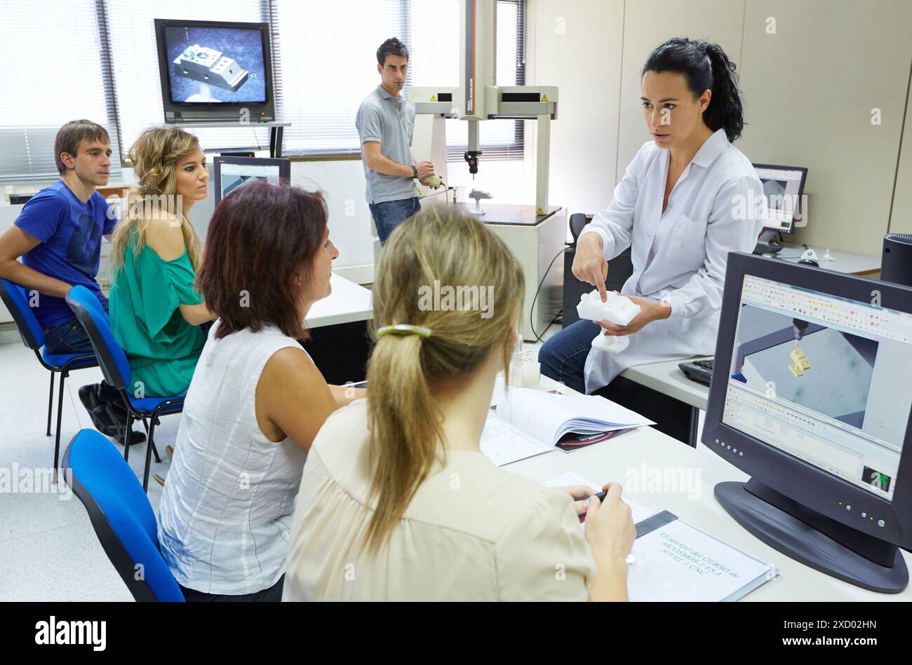 Salle de formation. Cours de formation au logiciel avec machine de mesure de coordonnées pratique. Métrologie innovante appliquée. Métrologie Sariki. Elgoibar. Gipuzko Banque D'Images