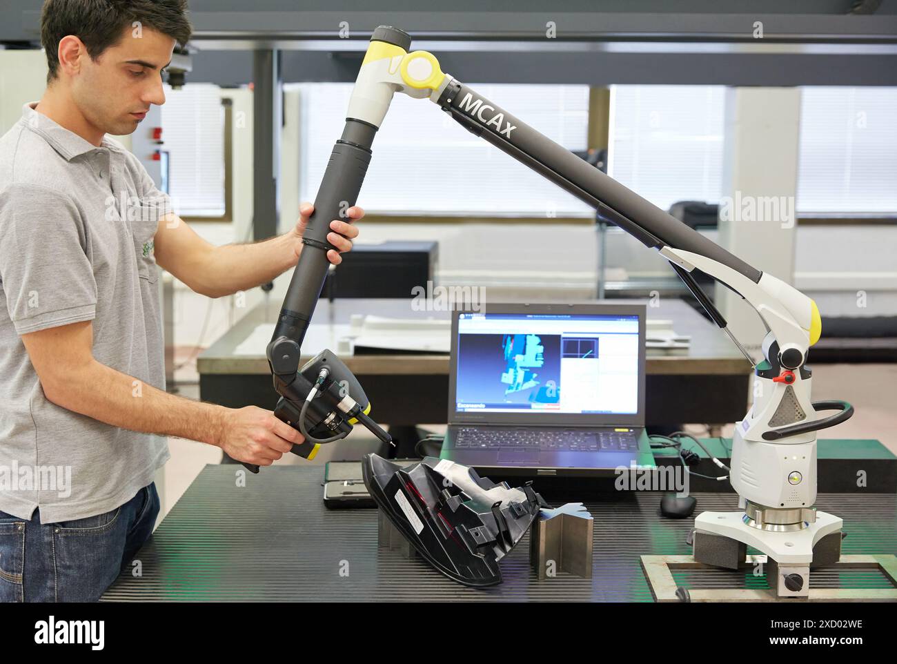 Bras de mesure MCAx. Machine de mesure de coordonnées portable avec escroc pour mesure sans contact. Service de mesure. Métrologie innovante appliquée Banque D'Images