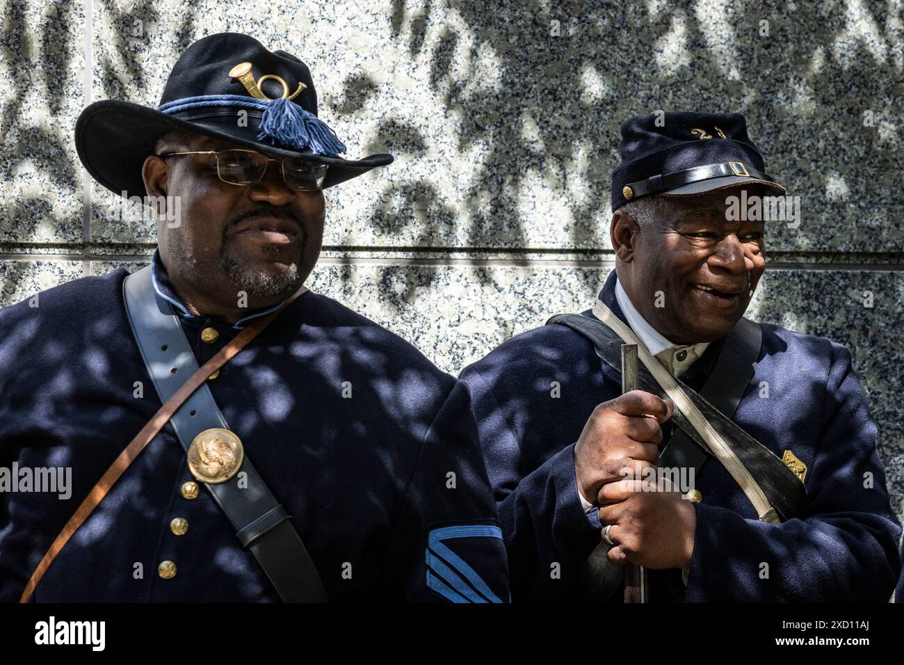 Washington, États-Unis. 19 juin 2024. Les membres des troupes de couleur des États-Unis et les historiens et reconstituteurs vivants du soldat de Buffalo se préparent à marcher dans la parade du peuple le 19 juin 2024 à Washington, DC le jour de l'indépendance nationale de la Junetenth reconnaît quand la Proclamation d'émancipation a été appliquée au Texas en 1865, libérer les derniers esclaves dans les États confédérés. (Photo de Samuel Corum/Sipa USA) crédit : Sipa USA/Alamy Live News Banque D'Images