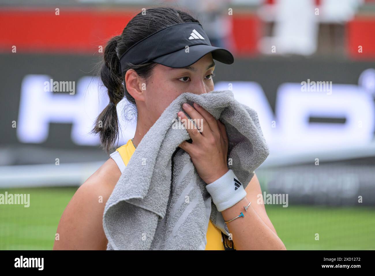 Berlin, Allemagne. 19 juin 2024. GER, Berlin, ecotrans Ladies Open 2024, WTA 500, im Steffi Graf Stadion Berlin, LTTC Rot-Weiss e.V., Wang Xinyu au tribunal central de Berlin - lors du match contre ons ons Jabeur 19.06.2024, crédit : HMB Media/Alamy Live News Banque D'Images