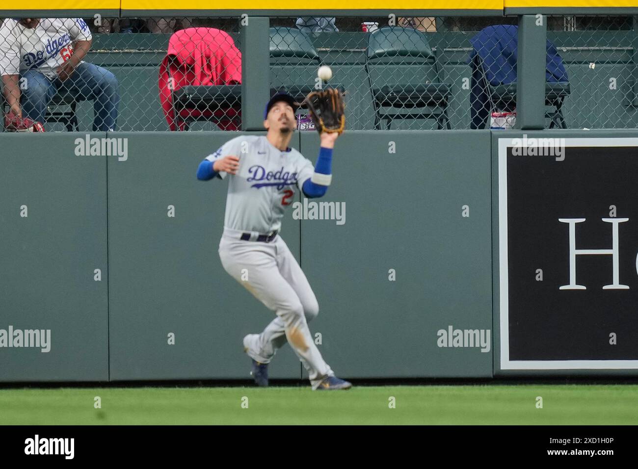 18 juin 2024 : Miguel Vargas (27 ans), joueur de gauche des Dodgers, joue pendant le match entre les Dodgers de Los Angeles et les Rockies du Colorado, qui se tient au Coors Field à Denver Co. David Seelig/Cal Sport Medi Banque D'Images