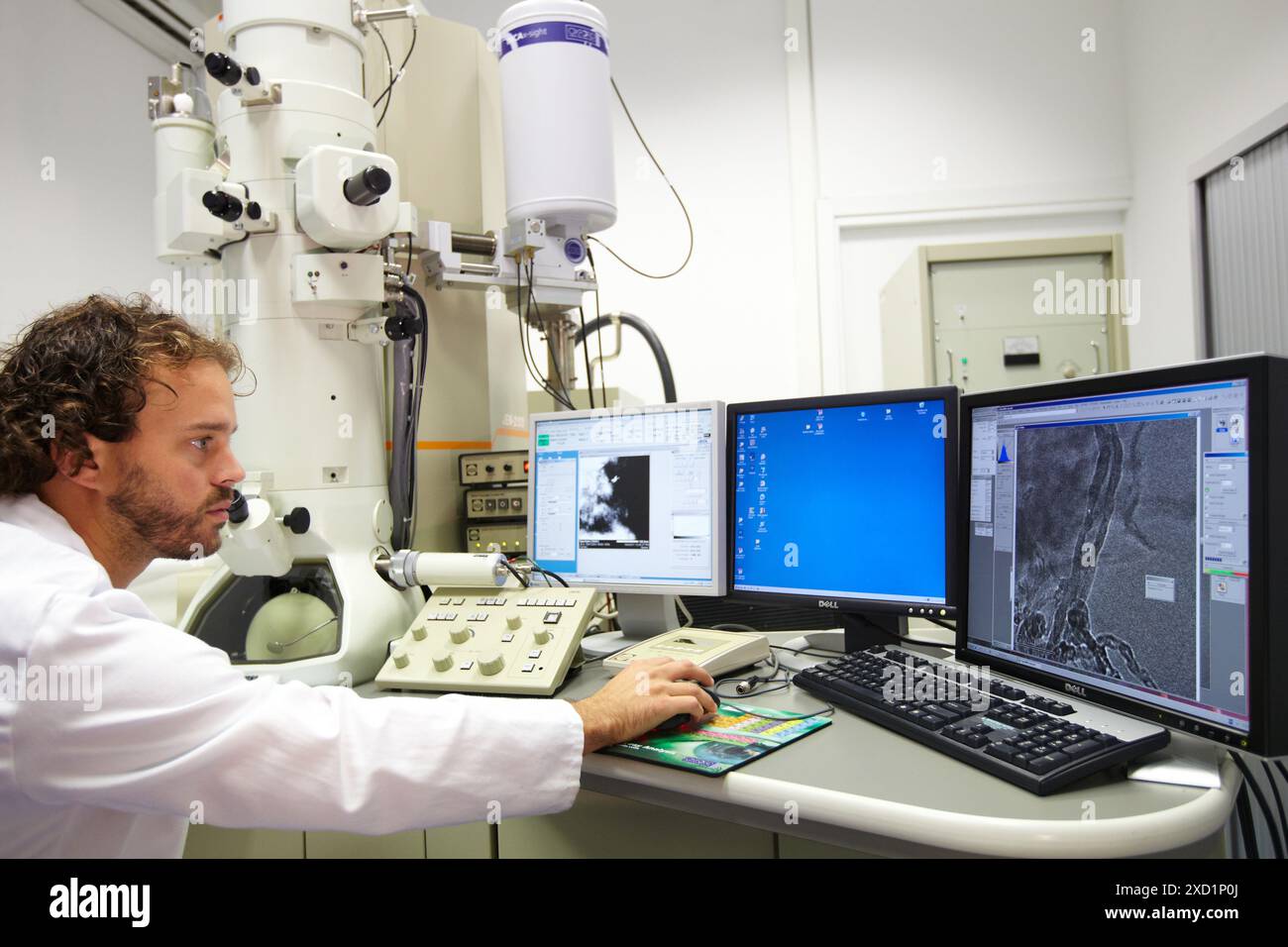 Microscope électronique à transmission (TEM). Conçu pour offrir une solution d'imagerie et d'analyse véritablement universelle pour les sciences de la vie, les sciences des matériaux, nano Banque D'Images