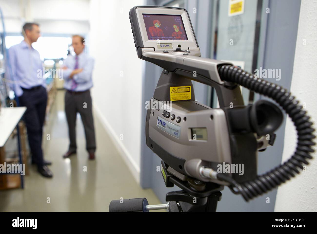 Caméra thermographique capture la température des objets au moyen de IR, laser laboratoire mécanique des fluides, mécanique appliquée, Tecnun, École d'ingénierie Banque D'Images