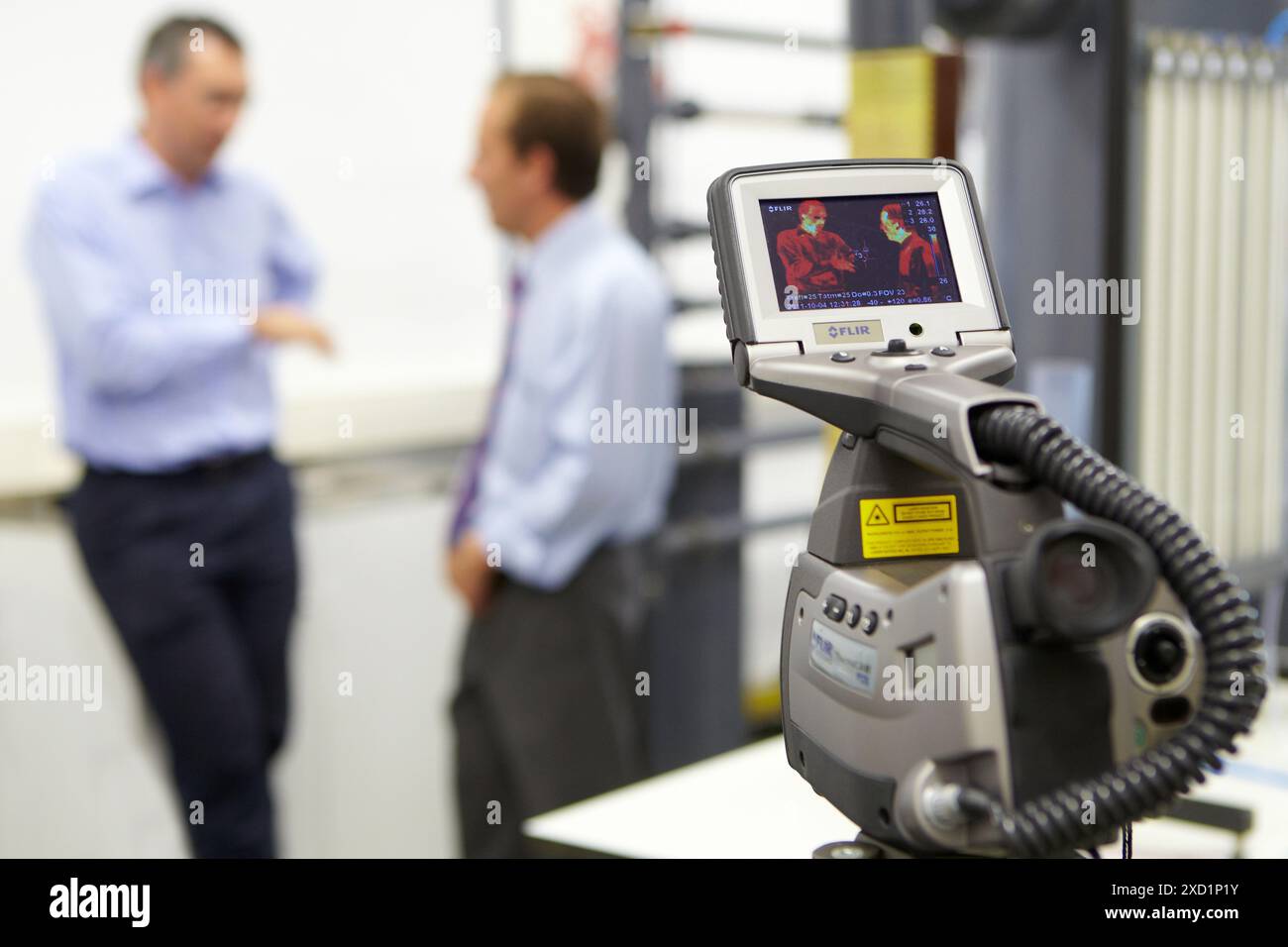 Caméra thermographique capture la température des objets au moyen de IR, laser laboratoire mécanique des fluides, mécanique appliquée, Tecnun, École d'ingénierie Banque D'Images