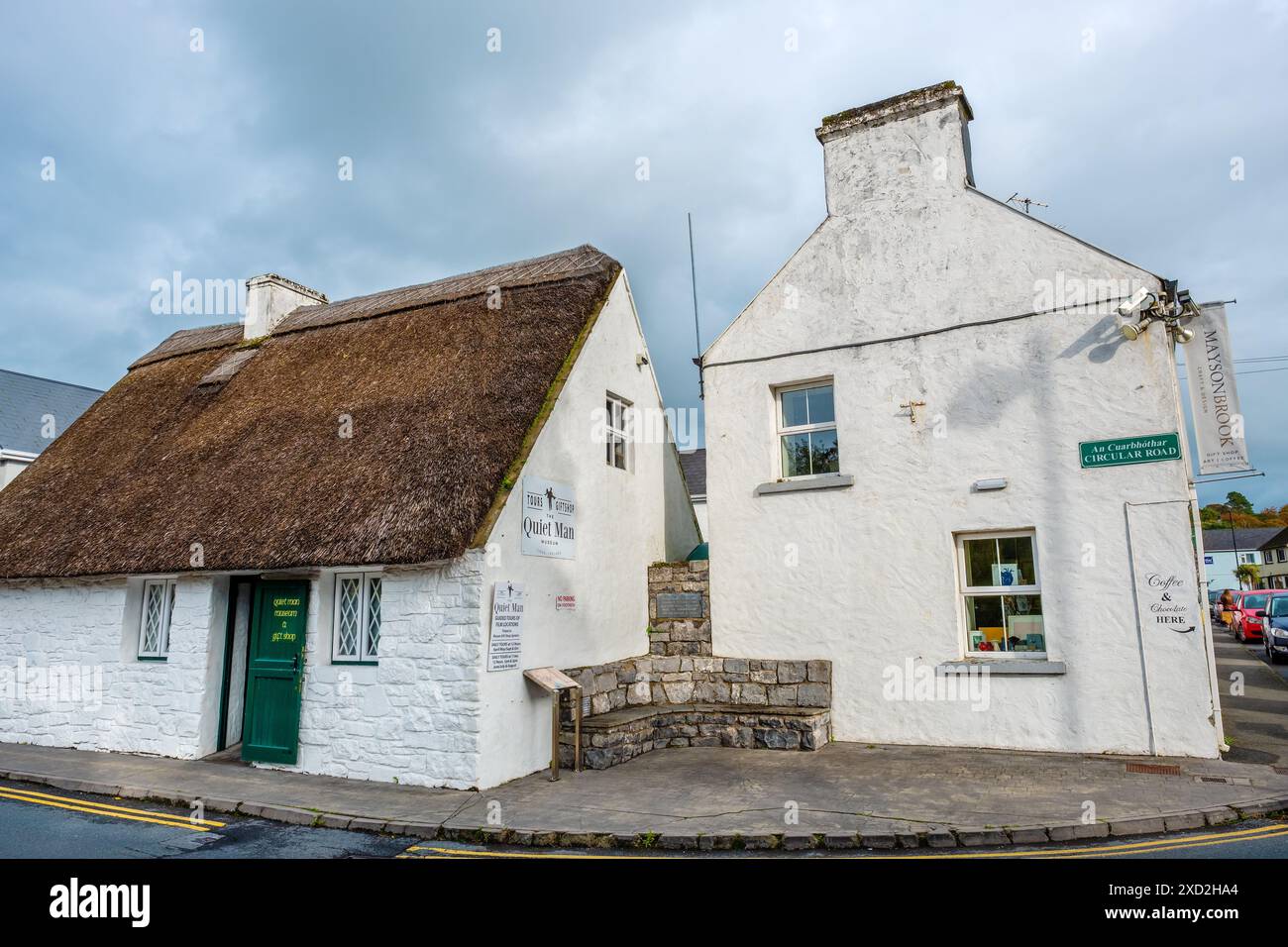 Vue sur le cottage sinema au toit de chaume du musée « The Quiet Man ». Cong. Code Mayo, Irlande Banque D'Images