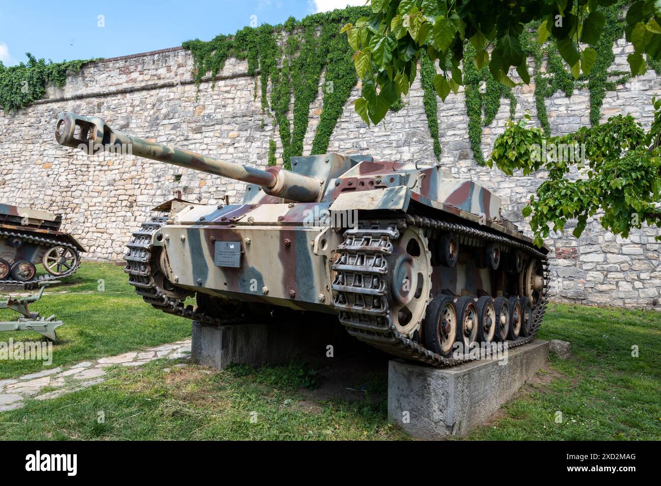 Allemand Sturmgeschütz iii F 8 exposé à la forteresse militaire de Belgrade. Avril 2024. Banque D'Images