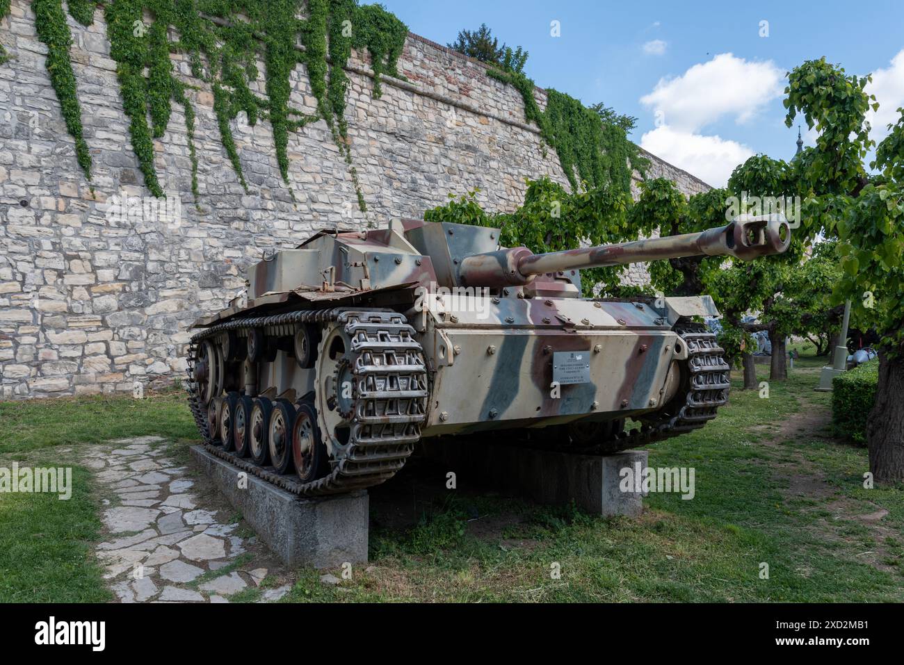 Allemand Sturmgeschütz iii F 8 exposé à la forteresse militaire de Belgrade. Avril 2024. Banque D'Images
