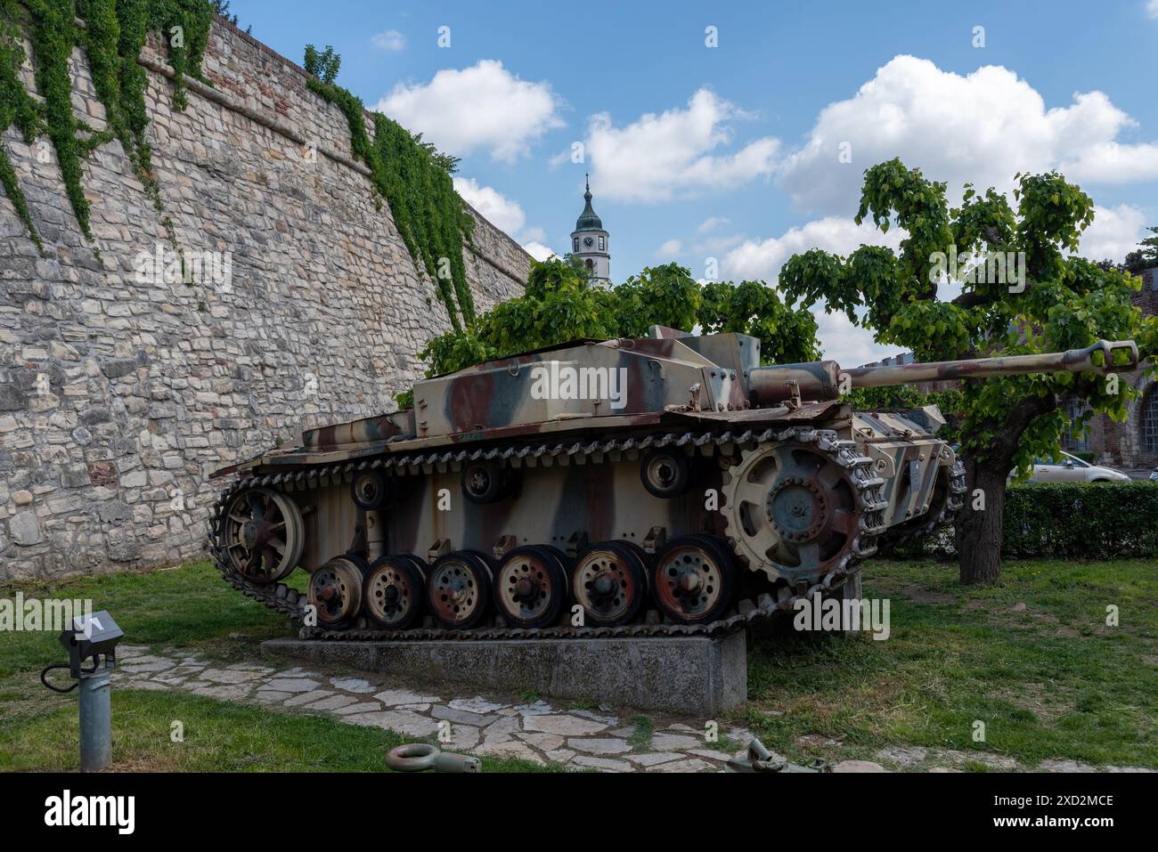 Allemand Sturmgeschütz iii F 8 exposé à la forteresse militaire de Belgrade. Avril 2024. Banque D'Images