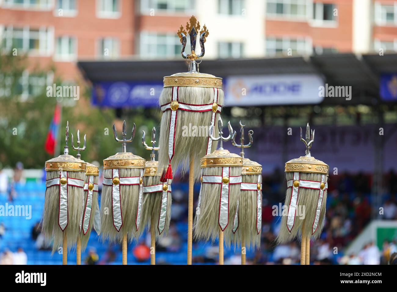 Oulan-Bator, Mongolie. 11 juillet 2023. Cérémonie d'ouverture du Festival Naadam. Cérémonie de levée des neuf bannières blanches de la base. Crédit : L. Enkh-Orgil Banque D'Images