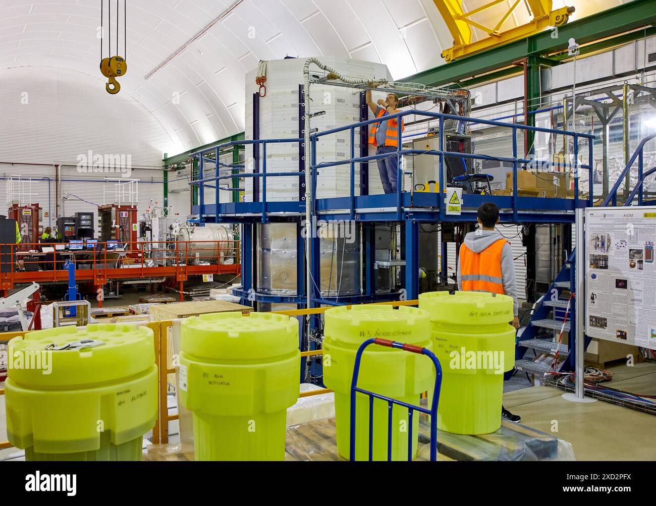 ArDM, collaboration entre l'ETH Zurich, l'Université de Zurich, l'Université de Grenade, le CIEMAT, et le CERN..expérience de physique des particules basée sur une tonne sca Banque D'Images