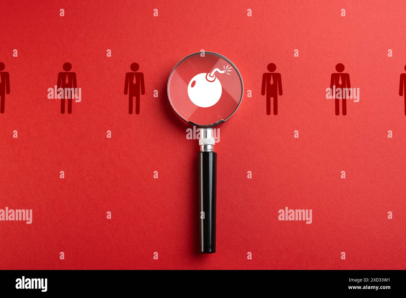 Sélection des candidats pour l'embauche. Température chaude. Une personne déséquilibrée. Surveillance psychologique. Espionnage industriel et financier. Choisissez le coupable. Banque D'Images