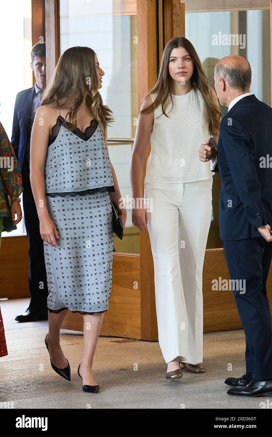 La princesse héritière Leonor d'Espagne et la princesse Sofia d'Espagne assistent à une réunion avec des jeunes et visitent la Galerie des collections royales le 19 juin 2 Banque D'Images
