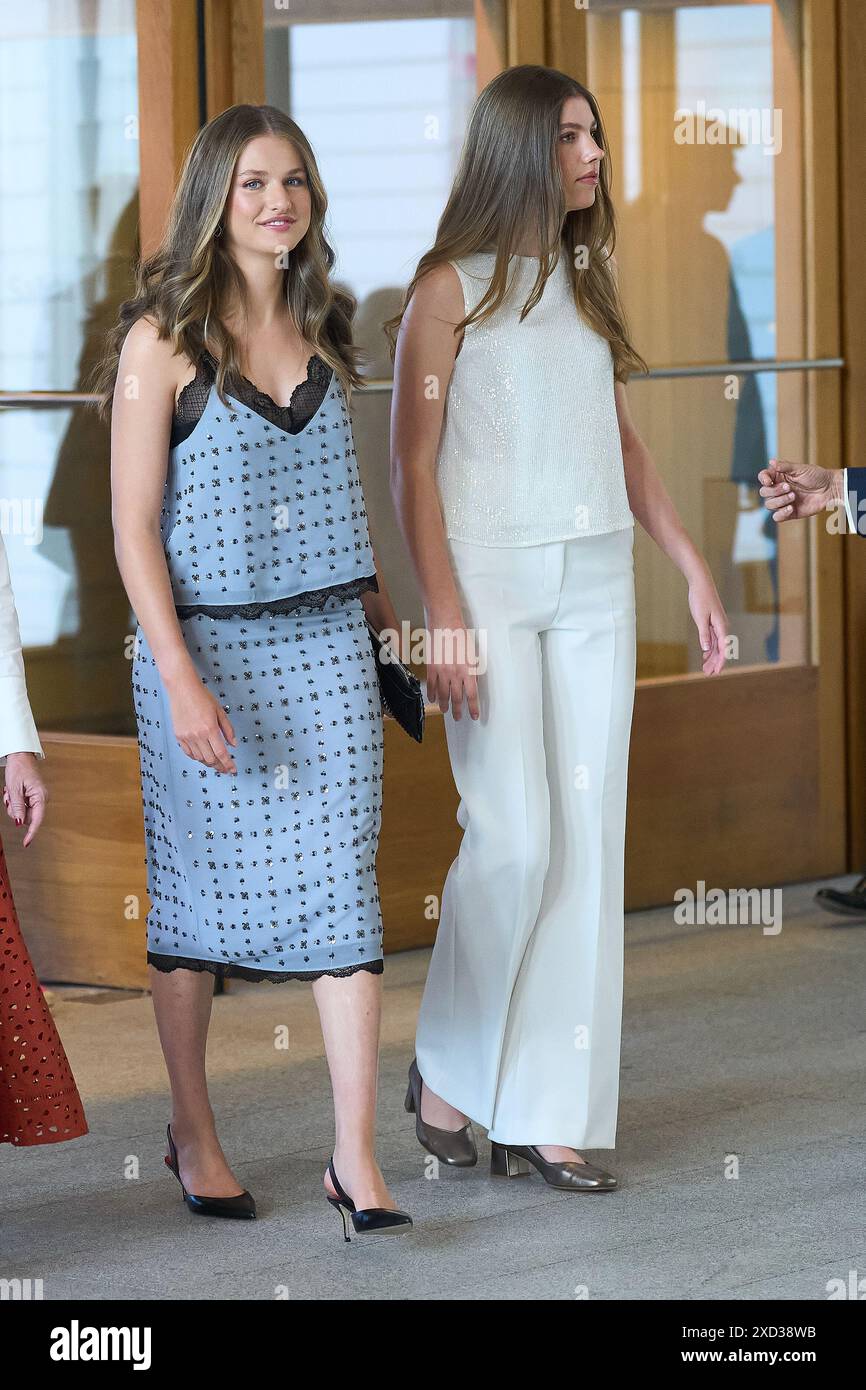Madrid, Espagne. 20 juin 2024. Princesse héritière Leonor, Princesse Sofia visite la Galerie des collections royales avec environ 40 jeunes entre 17 et 20 ans pendant le 10ème anniversaire de la Proclamation du Roi Felipe VI d'Espagne à la Galerie des collections royales le 19 juin 2024 à Madrid, Espagne la princesse héritière Leonor d'Espagne et la princesse Sofia d'Espagne assistent à une réunion avec des jeunes et visitent la Galerie des collections royales le 19 juin 2024 à Madrid, Espagne. (Photo par Oscar Gonzalez/Sipa USA) crédit : Sipa USA/Alamy Live News Banque D'Images