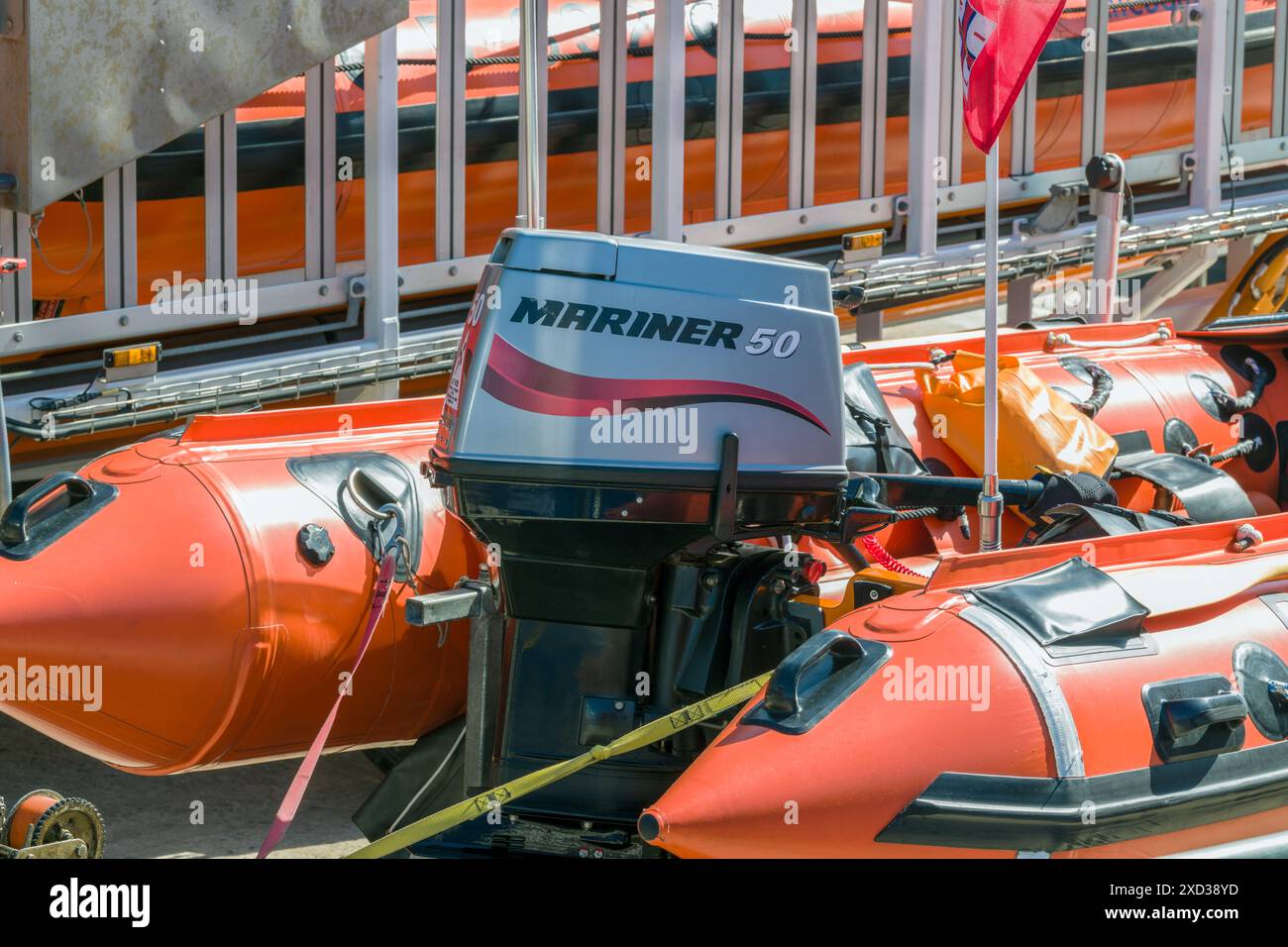 Derrière la puissance du bateau de sauvetage de classe d de la RNLI se trouve le moteur hors-bord Mariner 50. Fête de sauvetage 2024. Porthcawl Royaume-Uni. 16 juin 2024. Banque D'Images