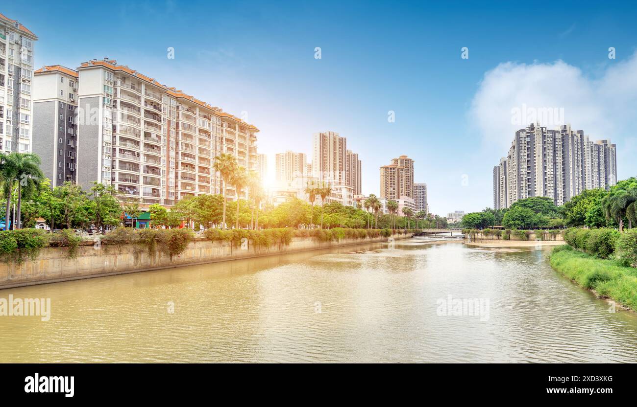 Un appartement de grande hauteur au bord de la rivière à Zhanjiang, Chine. Banque D'Images