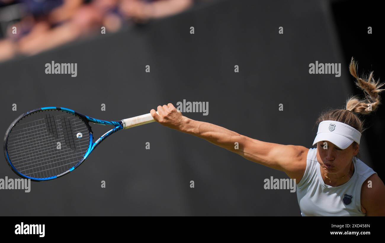 Yulia Putintseva en action contre Anhelina Kalinina dans leur match en simple féminin le sixième jour du Rothesay Classic à Edgbaston Priory Club, Birmingham. Date de la photo : jeudi 20 juin 2024. Banque D'Images