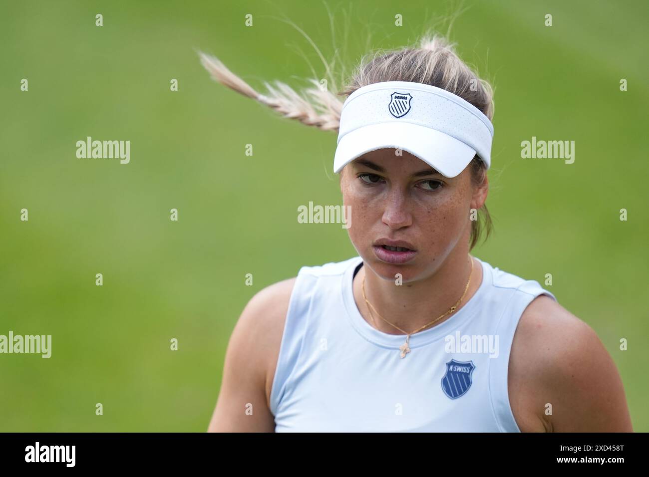 Yulia Putintseva en action contre Anhelina Kalinina dans leur match en simple féminin le sixième jour du Rothesay Classic à Edgbaston Priory Club, Birmingham. Date de la photo : jeudi 20 juin 2024. Banque D'Images