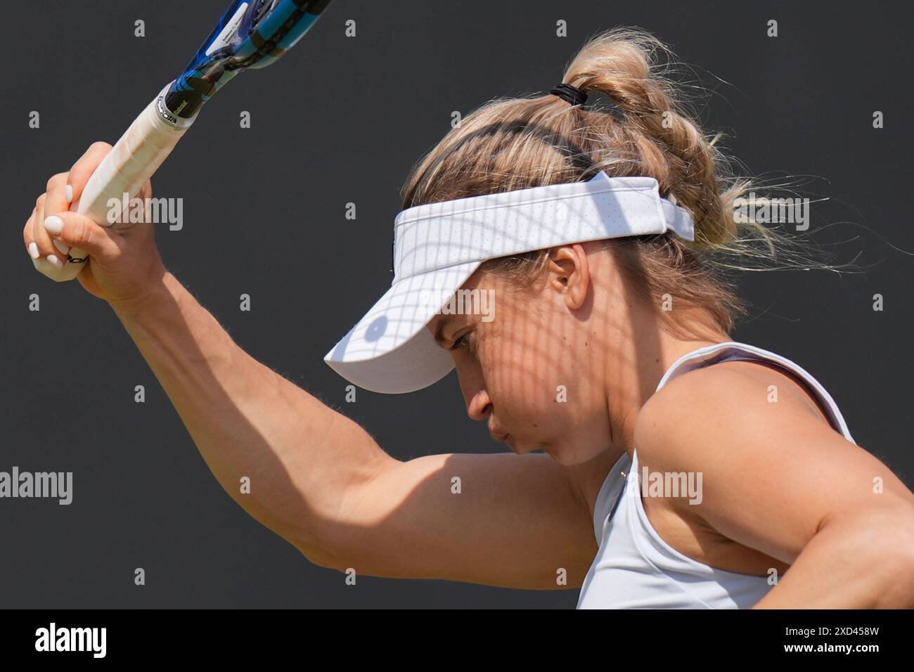 Yulia Putintseva en action contre Anhelina Kalinina dans leur match en simple féminin le sixième jour du Rothesay Classic à Edgbaston Priory Club, Birmingham. Date de la photo : jeudi 20 juin 2024. Banque D'Images