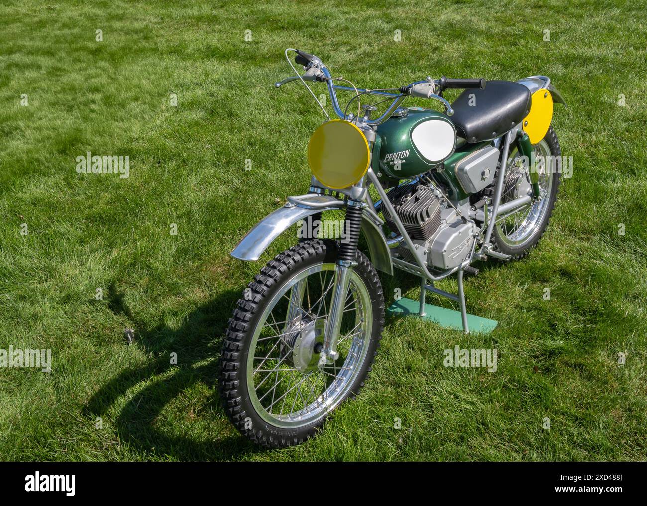 GROSSE POINTE SHORES, mi/USA - 16 JUIN 2024 : une moto Penton 125 de six jours 1968, salon de voitures EyesOn Design, Edsel & Eleanor Ford House, près de Detroit. Banque D'Images