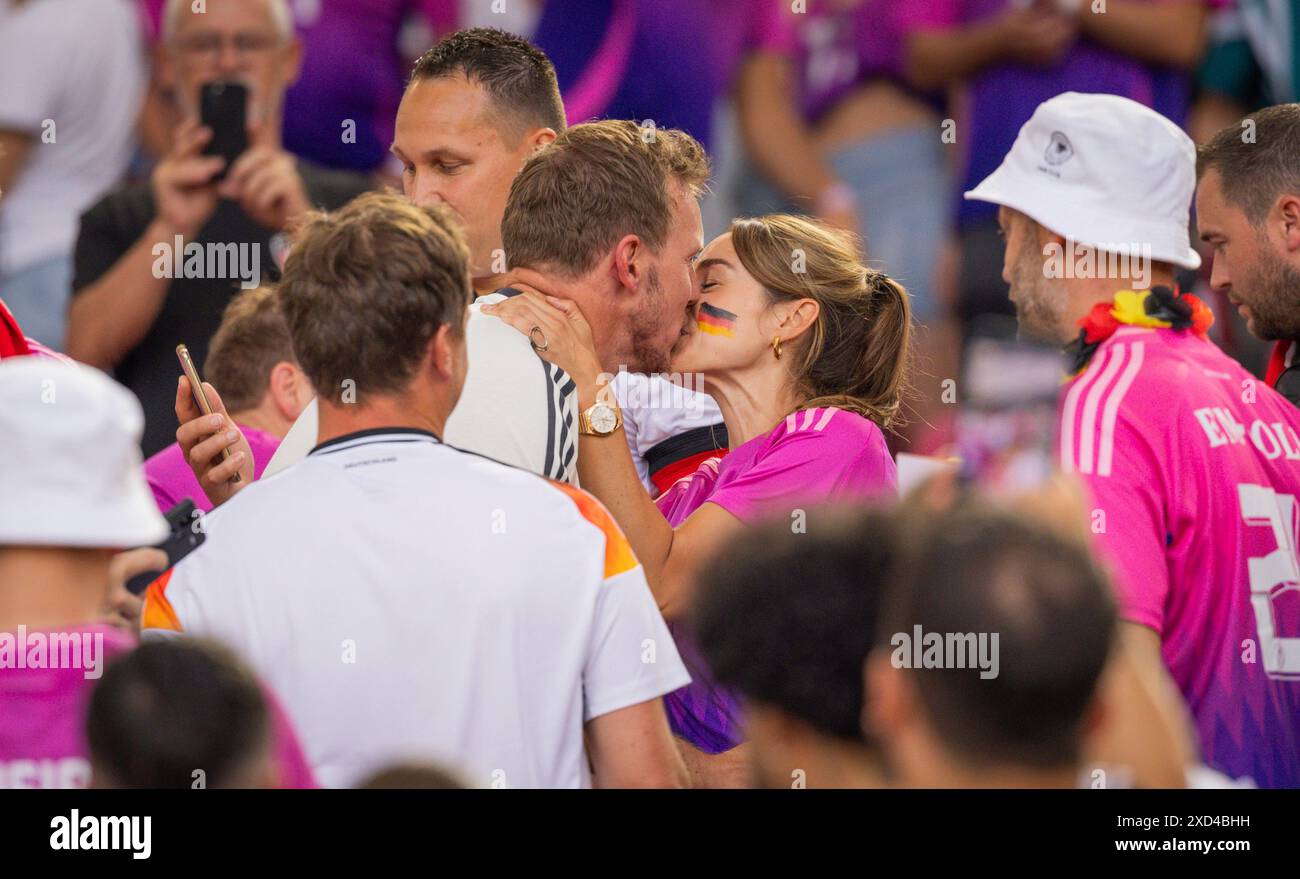 Stuttgart, Allemagne. 19 juin 2024. Jubilation finale par l'entraîneur Julian Nagelsmann sa petite amie Lena Wurzenberger (Deutschland) Allemagne - Hongrie d Banque D'Images