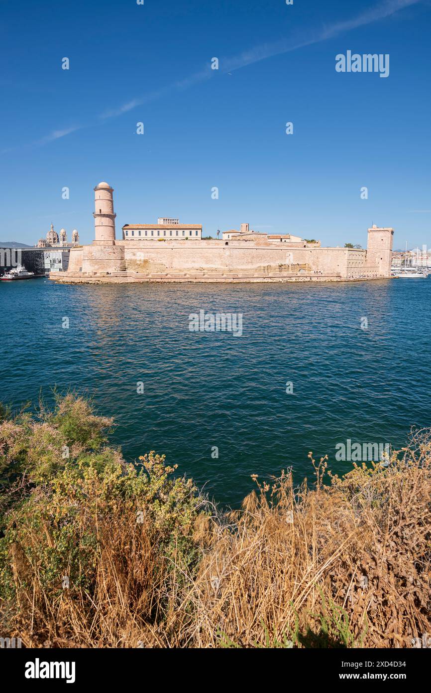 Tour du fanal, tour construite en 1644 pour guider les navires dans le port, et Fort Saint-Jean, forteresse du XVIIe siècle à l’entrée de l’emblématique Vieux-Port de ma Banque D'Images