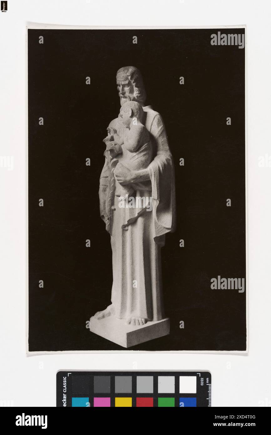 Photographie de sculptures architecturales (Bauplastik) à Familienasyl Sankt Josef, Ettenreichgasse 42-44, dessinée par Martin Gerlach Jr., capturée vers 1936. Banque D'Images
