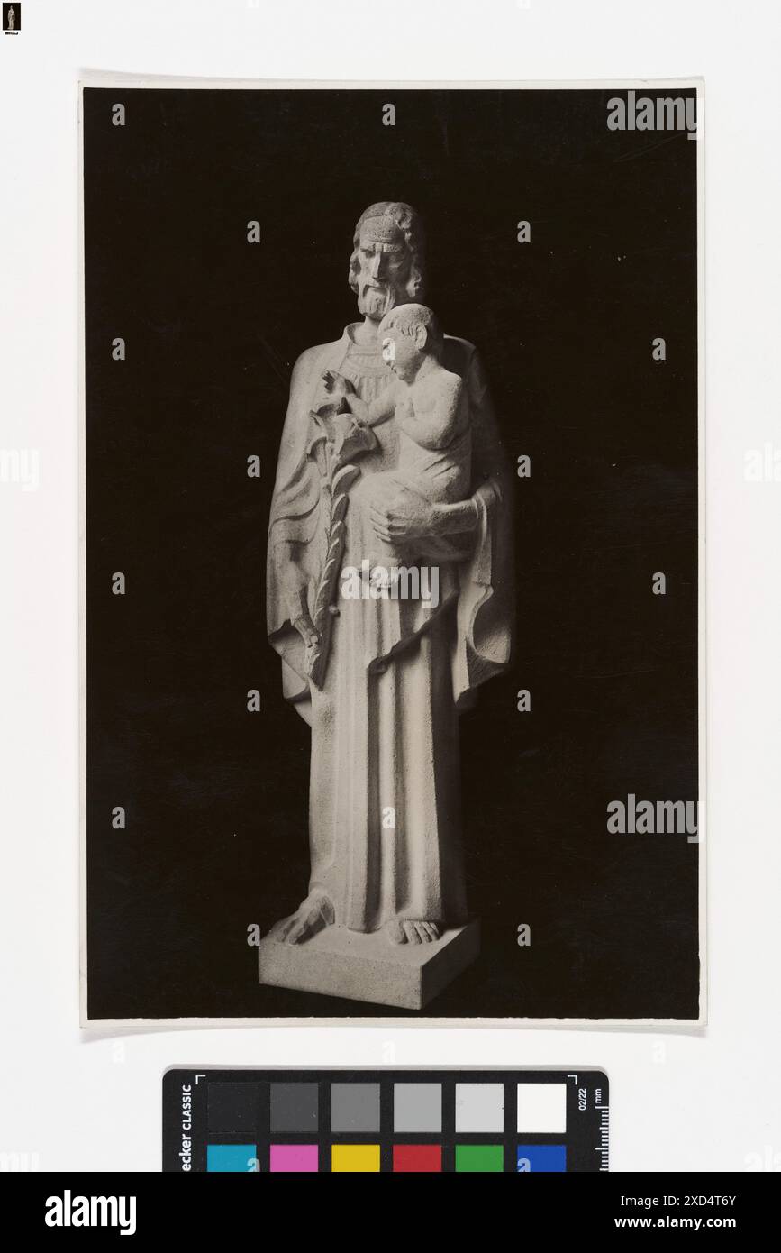 Détail de la sculpture architecturale de Familienasyl Sankt Josef, Ettenreichgasse 42-44, conçue par Martin Gerlach Jr., photographiée vers 1936, mettant en valeur des pierres décoratives. Banque D'Images