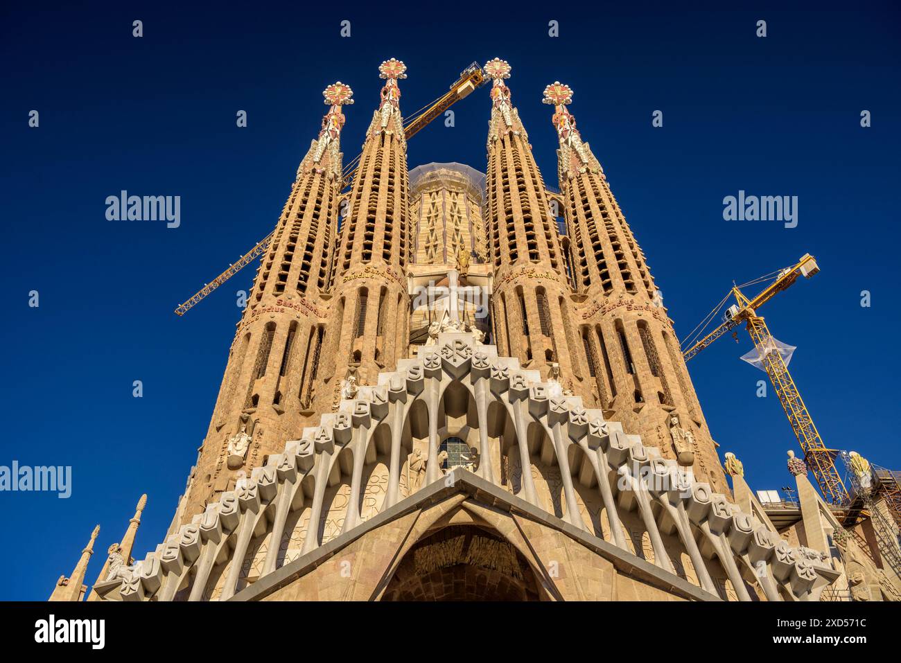 Passion façade de la Sagrada Familia, dans l'après-midi (Barcelone, Catalogne, Espagne) ESP : Fachada de la Pasión de la Sagrada Família, por la tarde Banque D'Images