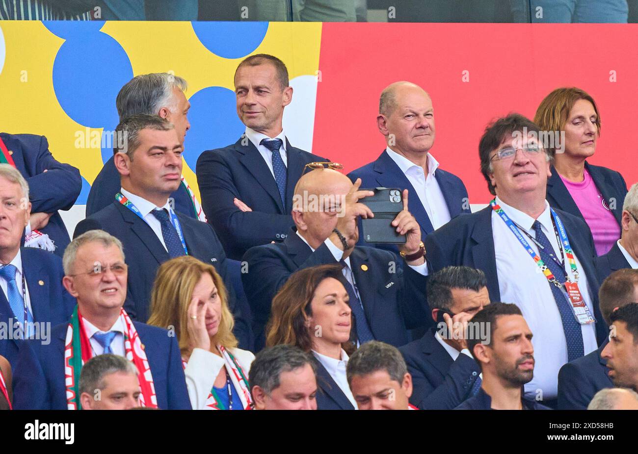 Stuttgart, Allemagne. 19 juin 2024. OLAF Scholz, Bundeskanzler Deutschland mit Ehefrau Britta Ernst Aleksander CEFERIN, UEFA Praesident, dans le match de la phase de groupes ALLEMAGNE - HONGRIE 2-0 des Championnats d'Europe de l'UEFA 2024 le 19 juin 2024 à Stuttgart, Allemagne. Photographe : ddp images/STAR-images crédit : ddp Media GmbH/Alamy Live News Banque D'Images