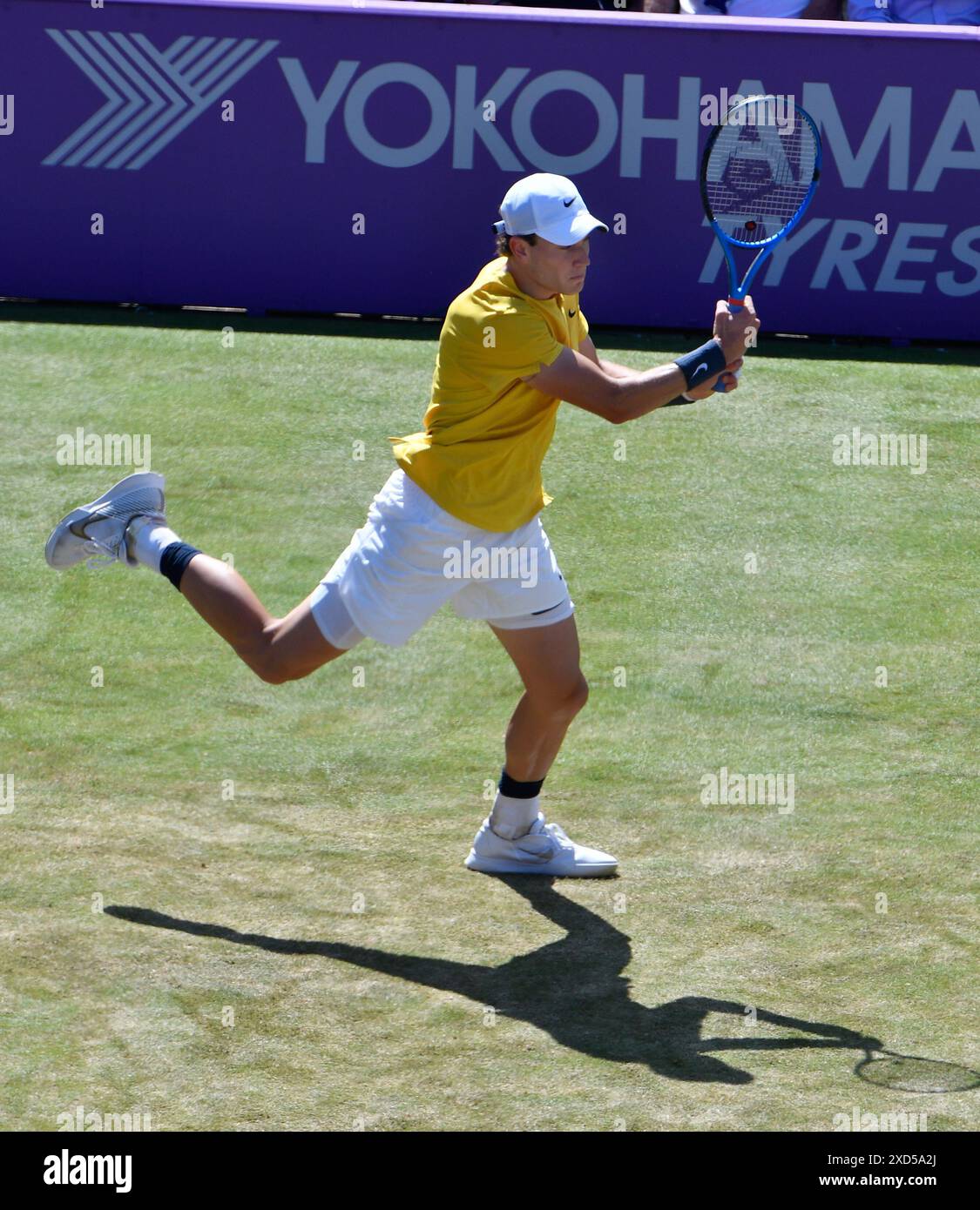 20.06.2024 Cinch Tennis Championships Queens Club London. Champion en titre et numéro un Carlos Alcaraz ESP jouant le numéro un britannique Jack Draper GBR. Draper a gagné en sets consécutifs pour un bouleversement majeur. Crédit : Leo Mason ALAMY News & Sport Banque D'Images