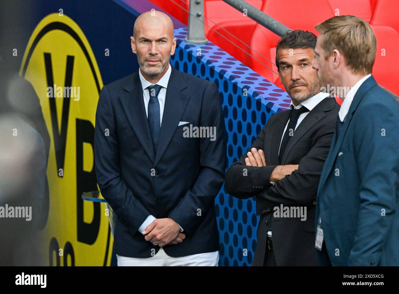 Zinedine Zidane et Karl-Heinz Riedle photographiés lors d'un match de football entre le Borussia Dortmund allemand et le Real Madrid CF espagnol lors de la finale de l'UEFA Champions League de la saison 2023-24, le dimanche 1er juin 2024 à Londres , Royaume-Uni . PHOTO SPORTPIX | David Catry Banque D'Images