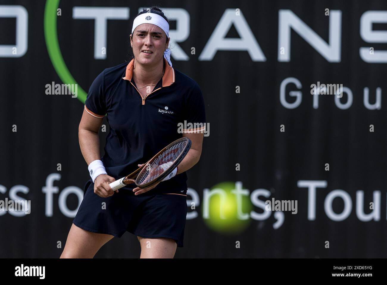 20 juin 2024 ; Rot Weiss Tennis Club, Grunewald, Berlin, Allemagne ; ecotrans WTA Ladies 500 Tennis German Open Berlin, jour 4 ; ons Jabeur contre Linda Noskova en simple match féminin Banque D'Images