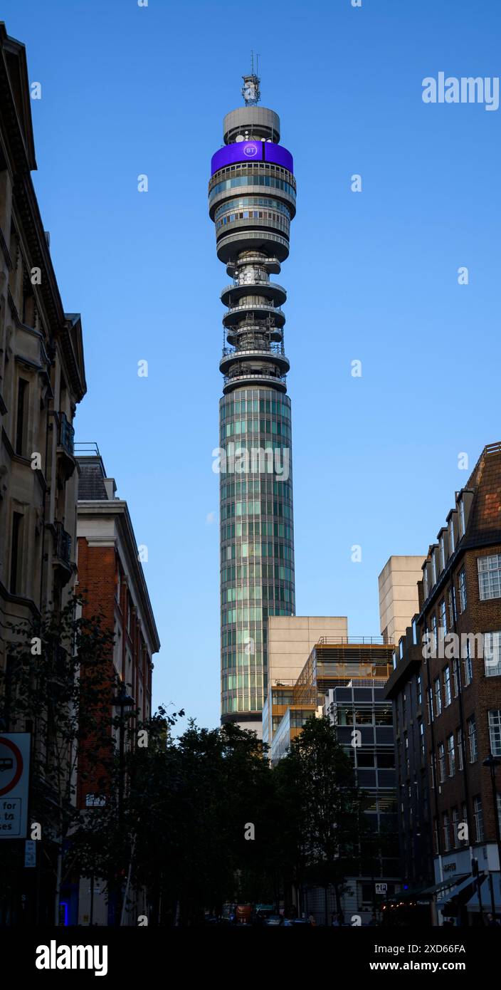 Londres, Royaume-Uni - 10 août 2021 - la tour du bureau de poste dans le centre de Londres depuis Great Portland Street Banque D'Images