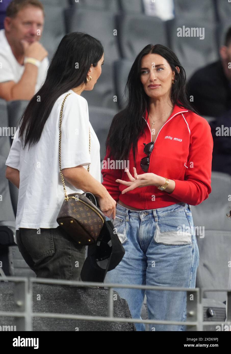 Annie Kilner (à droite), épouse de l'Anglais Kyle Walker, après le match de l'UEFA Euro 2024 à la Frankfurt Arena à Francfort, en Allemagne. Date de la photo : jeudi 20 juin 2024. Banque D'Images