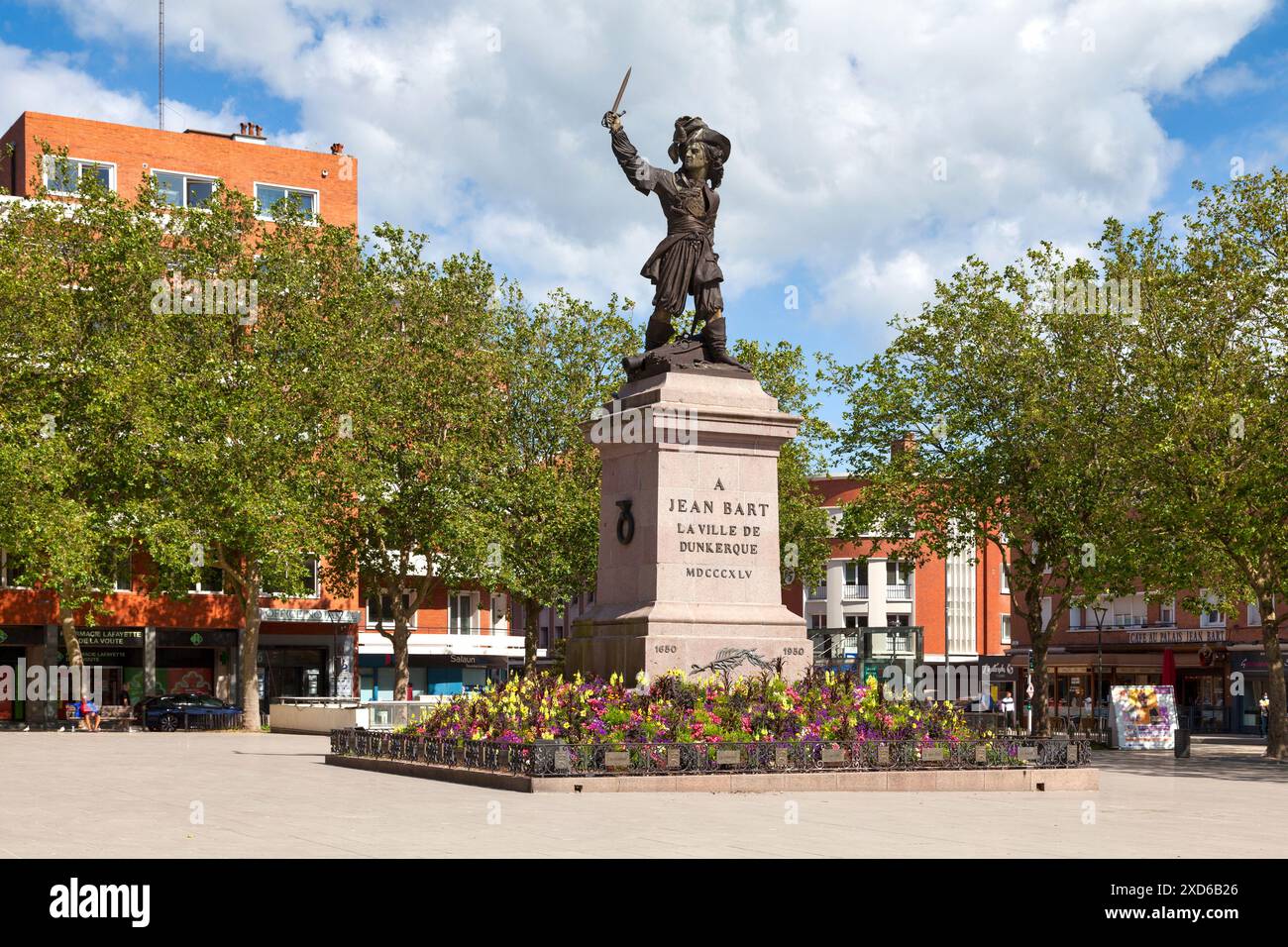 Dunkerke, France - 22 juin 2020 : le Monument à Jean Bart est une statue de bronze au milieu de la place Jean-Bart inaugurée en 1845. C'est le Wor Banque D'Images