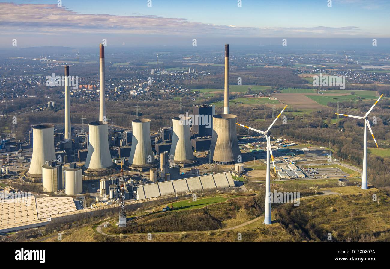 Vue aérienne, centrale électrique Uniper Scholven, cheminées et tours de refroidissement, éoliennes et vue lointaine, Scholven, Gelsenkirchen, région de la Ruhr, Rhénanie du Nord Banque D'Images